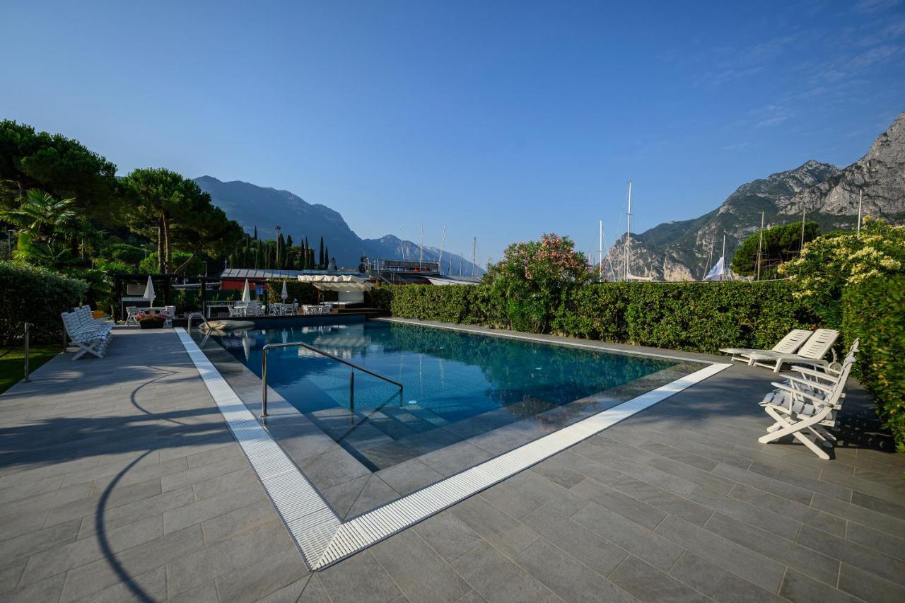 Hotel Riviera Riva del Garda Exterior foto