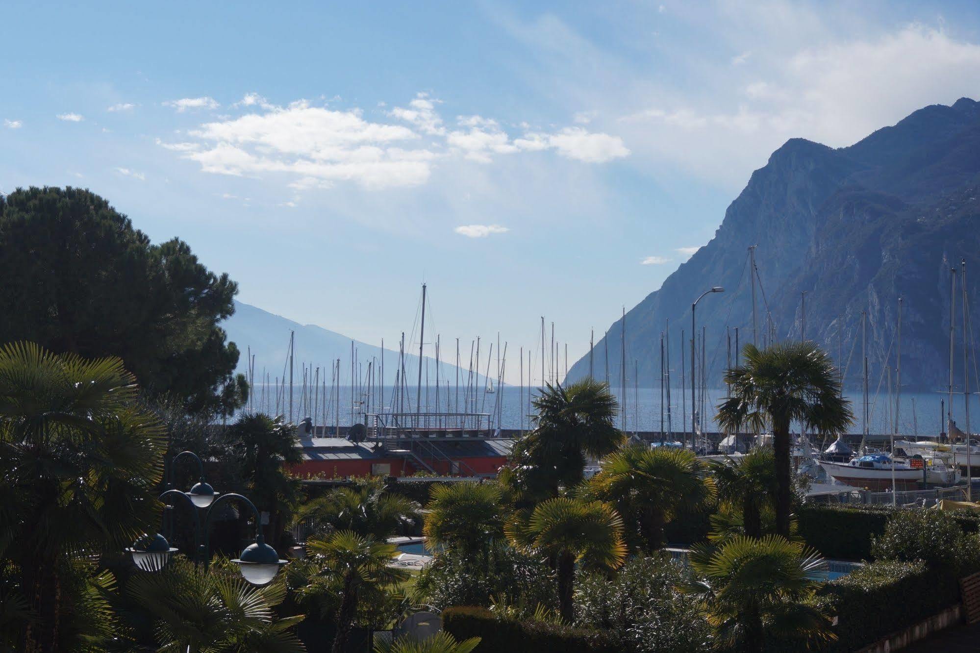 Hotel Riviera Riva del Garda Exterior foto